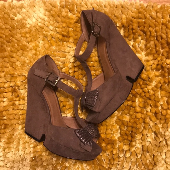 Platform T-Strap Bow Heels - Picture 4 of 7